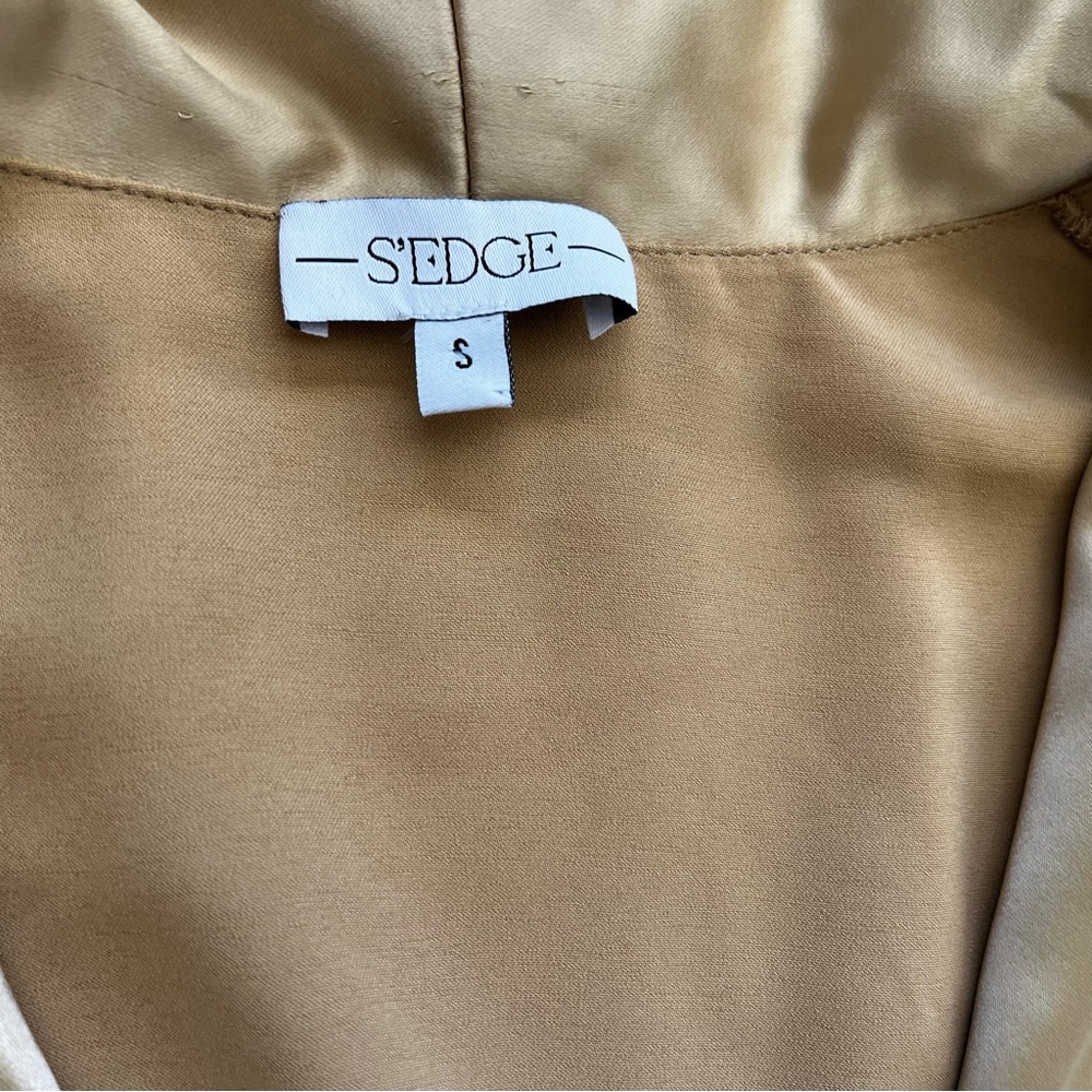 S’EDGE GOLD WRAP DRESS SIZE SMALL SOPHISTICATED MODERN CHIC EVENT PARTY - Picture 3 of 9
